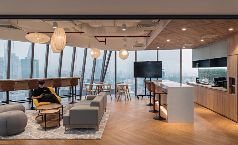 【ラクスルのオフィスデザイン】- ベトナム, ホーチミンのカフェスペース