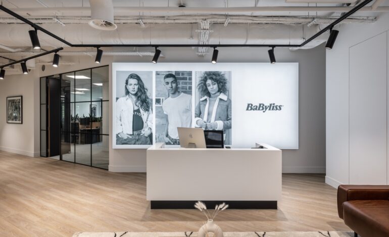 【BaBylissのオフィスデザイン】- イギリス, ベイジングストークの受付/エントランススペース